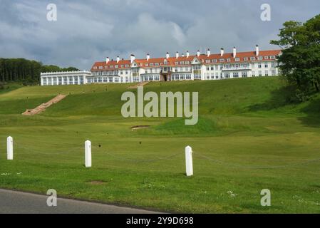 Von der Hauptstraße A719 in Richtung Osten durch das Dorf Turnberry in Ayrshire bis zum Golfhotel und Resort des US-amerikanischen Ex-Präsidenten Trump. Tur Stockfoto