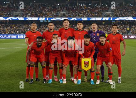 Adelaide, Australien. Oktober 2024. Startspieler des Teams China posieren für Fotos während des Spiels zwischen China und Australien bei der asiatischen WM-Qualifikation 2026 in Adelaide, Australien, am 10. Oktober 2024. Quelle: Xie Sida/Xinhua/Alamy Live News Stockfoto