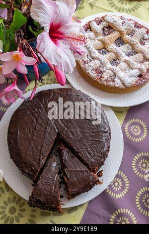 Hausgemachte Schokoladen- und Mandelkuchen Stockfoto