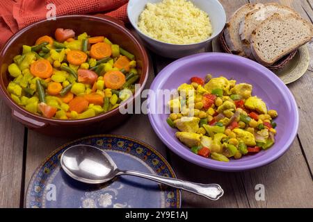 Gedünstetes Gemüse, Huhn und Couscous Stockfoto