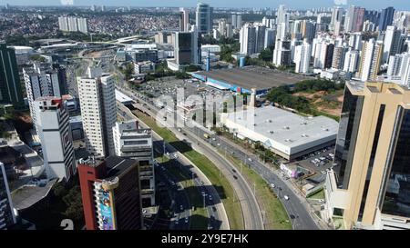 Aus der Vogelperspektive von salvador salvador, bahia, brasilien - 24. märz 2023: Ansicht der Region Iguatemi in der Stadt Salvador. SALVADOR BAHIA BRASILIEN Copyright: XJoaxSouzax 240323JOA0703 Stockfoto