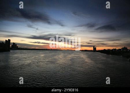 Stadt Juazeiro in bahia juazeiro, bahia, brasilien - 4. april 2023: Blick auf den Fluss Sao Francisco in der Stadt Juazeiro. JUAZEIRO BAHIA BRASILIEN Copyright: XJoaxSouzax 040423JOA456 Stockfoto