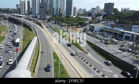 salvador, bahia, brasilien - 24. märz 2023: Blick auf die Region Iguatemi in der Stadt Salvador. Stockfoto