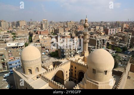 Kairo. Oktober 2024. Dieses Foto vom 10. Oktober 2024 zeigt einen Blick auf das historische Kairo in Ägypten. Das historische Kairo wurde im 10. Jahrhundert gegründet und ist eine der ältesten islamischen Städte der Welt mit vielen berühmten Moscheen, alten Märkten und Straßen sowie Denkmälern. Sie wurde 1979 in die Liste des UNESCO-Weltkulturerbes aufgenommen und wurde zu einer berühmten Touristenattraktion. Quelle: Sui Xiankai/Xinhua/Alamy Live News Stockfoto