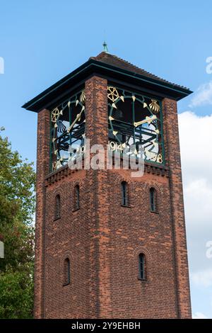 The Clock Tower Memorial auf der University of Reading London Road Campus, Reading, Berkshire, England, Großbritannien, ein denkmalgeschütztes Gebäude und Kriegsdenkmal Stockfoto