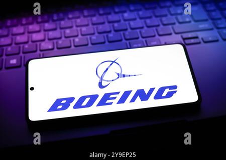 September 2024, Paraguay. In dieser Abbildung wird das Logo der Boeing Company auf einem Smartphone-Bildschirm angezeigt Stockfoto