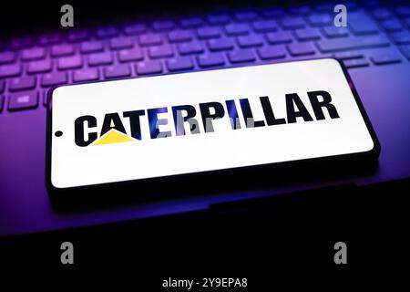 September 2024, Paraguay. In dieser Abbildung wird das Caterpillar-Logo auf einem Smartphone-Bildschirm angezeigt Stockfoto