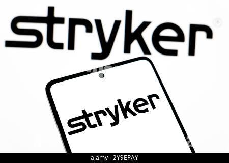 September 2024, Paraguay. In dieser Abbildung wird das Stryker Corporation Logo auf einem Smartphone-Bildschirm angezeigt Stockfoto