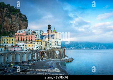 Altstadt von Atrani an der Amalfiküste, Panoramablick. Italien, Europa Stockfoto