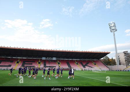 Zenica, Bosnien-Herzegowina. Oktober 2024. Fußball, Nationalmannschaft, vor dem Nations League Spiel in Bosnien-Herzegowina, Bilino Polje Stadion, Endtraining Deutschland, laufen die Spieler während des Trainings. Quelle: Christian Charisius/dpa/Alamy Live News Stockfoto