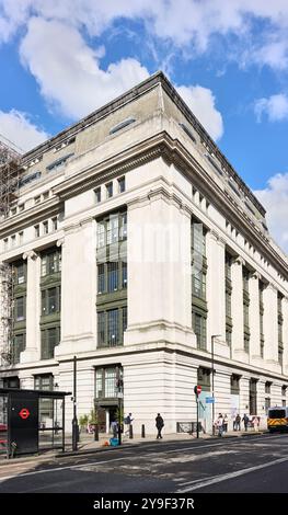 Victoria House, ein neoklassizistisches denkmalgeschütztes Gebäude mit Arbeitsbereich und Labors für technologische Innovationen, London, England. Stockfoto