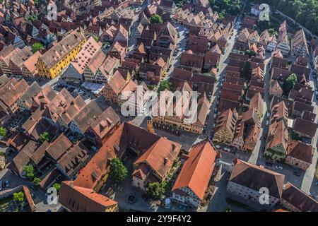 Blick auf die historische Stadt Dinkelsbühl an der Wörnitz in Bayern Dinkelsbühl in Mittelfranken im Luftbild, Blick auf eine der sc Dinkelsbühl Bleic Stockfoto