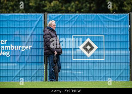 Hamburg, Deutschland. Oktober 2024. Horst Hrubesch GER, Hamburger SV vs. Aarhus GF, Fussball, Testspiel, Saison 2024/2025, 10.10.2024 Foto: Eibner-Pressefoto/Marcel von Fehrn Credit: dpa/Alamy Live News Stockfoto