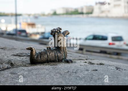 Főkukac der Wurm - Ministatue in Budapest, Ungarn Stockfoto