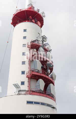 Dobratsch Senderturm, ein Funkturm auf dem Dobratsch bei Villach, Kärnten, Österreich Stockfoto