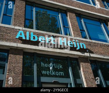 Schild von Albert Heijn Store. Albert Heijn ist die größte niederländische Supermarktkette und eine der wichtigsten Marken von Ahold Delhaize, einem internationalen Lebensmitteleinzelhandelskonzern Stockfoto