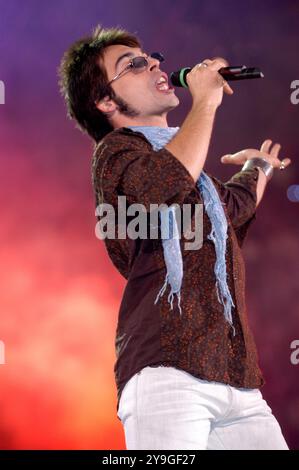 Verona Italien 20/09/2003: Francesco Sarcina Sänger der italienischen Rockband Le Vibrazioni während der Fernsehsendung „Festivalbar 2003“ Stockfoto