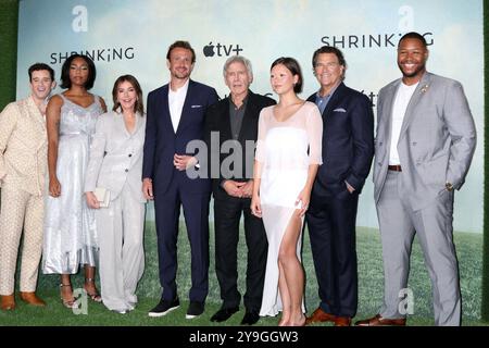 CA. 08. Oktober 2024. Michael Urie, Jessica Williams, Christa Miller, Harrison Ford, Jason Segel, Lukita Maxwell, Ted McGinley, Luke Tennie bei Ankunft für Apple TV SHRINKING Red Carpet Premiere, Pacific Design Center, Los Angeles, CA, 08. Oktober, 2024. Quelle: Priscilla Grant/Everett Collection/Alamy Live News Stockfoto