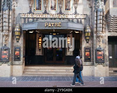 Vordereingang des Pathe Koninklijk Theaters Tuschinski Stockfoto