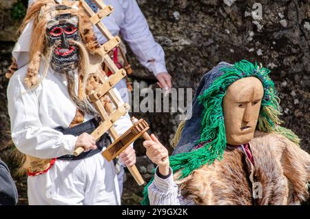 Traditionelle Masken des Karnevals von Velilla de la Reina, genannt Antruejo. Castilla y León. Spanien Stockfoto