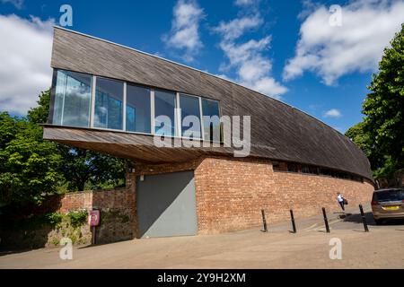 King's Michael Baker Boathouse am Ufer der severn in Worcester Stockfoto