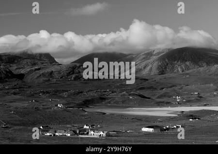 Monochromer Panoramablick auf die Uig Bay und den Strand auf der Isle of lewis auf den Western Isles Stockfoto