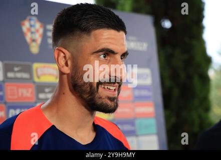 Zagreb, Kroatien. Oktober 2024. Martin Erlic von Kroatien spricht während einer Pressekonferenz der kroatischen Nationalmannschaft am 10. Oktober 2024 in Zagreb. Foto: Marko Prpic/PIXSELL Credit: Pixsell/Alamy Live News Stockfoto