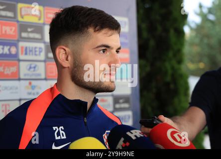 Zagreb, Kroatien. Oktober 2024. Martin Baturina von Kroatien spricht während einer Pressekonferenz des kroatischen Nationalteams am 10. Oktober 2024 in Zagreb. Foto: Marko Prpic/PIXSELL Credit: Pixsell/Alamy Live News Stockfoto