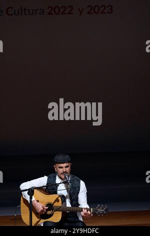 Madrid, Spanien. Oktober 2024. Rodrigo Cuevas nimmt am 10. Oktober 2024 an der Verleihung des Nationalen Kulturpreises 2022-2023 im Reina Sofia Museum in Madrid Teil. Quelle: Album/Alamy Live News Stockfoto