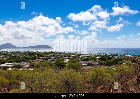 Blick vom Kahala Lookout in Honolulu, Oahu, Hawaii, wo Wohngemeinden heute die Ko'olau Range bevölkern, die von aktiven Vulkanen in 2 Millimetern gebildet wird Stockfoto