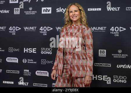 GER, Berlin, Vaunet zum Jubilaeumsevent 40 Jahre Private Medien im Telegraphenamt Berlin, Roter Teppich, im Bild: Katja Burkard, Deutsche Fernsehmoderatorin, 10.10.2024, *** DE, Berlin, Vaunet zur Jubiläumsveranstaltung 40 Jahre private Medien im Telegraphenamt Berlin, Roter Teppich, im Bild Katja Burkard, deutsche Fernsehmoderatorin, 10 10 2024, Copyright: HMBxMedia/UwexKoch Stockfoto