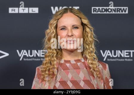 GER, Berlin, Vaunet zum Jubilaeumsevent 40 Jahre Private Medien im Telegraphenamt Berlin, Roter Teppich, im Bild: Katja Burkard, Deutsche Fernsehmoderatorin, 10.10.2024, *** DE, Berlin, Vaunet zur Jubiläumsveranstaltung 40 Jahre private Medien im Telegraphenamt Berlin, Roter Teppich, im Bild Katja Burkard, deutsche Fernsehmoderatorin, 10 10 2024, Copyright: HMBxMedia/UwexKoch Stockfoto