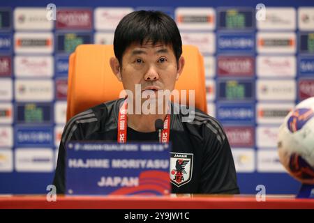 King Abdullah Sports City Stadium, Dschidda, Saudi-Arabien. Oktober 2024. Hajime Moriyasu (JPN), 9. Oktober 2024 - Fußball/Fußball : Japans Cheftrainer Hajime Moriyasu und Wataru Endo nehmen an einer Pressekonferenz der FIFA-Weltmeisterschaft 2026 im Finale der Asien-Qualifikationsrunde Gruppe C gegen Saudi-Arabien im King Abdullah Sports City Stadium in Jeddah, Saudi-Arabien Teil. Quelle: AFLO/Alamy Live News Stockfoto