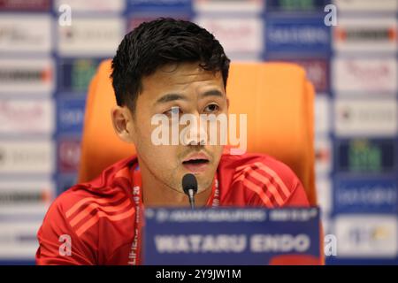 King Abdullah Sports City Stadium, Dschidda, Saudi-Arabien. Oktober 2024. Wataru Endo (JPN), 9. Oktober 2024 - Fußball/Fußball: Japan-Cheftrainer Hajime Moriyasu und Wataru Endo nehmen an einer Pressekonferenz der FIFA-Weltmeisterschaft 2026 im Finale der Asiatischen Qualifikationsrunde Gruppe C gegen Saudi-Arabien im King Abdullah Sports City Stadium in Jeddah, Saudi-Arabien Teil. Quelle: AFLO/Alamy Live News Stockfoto