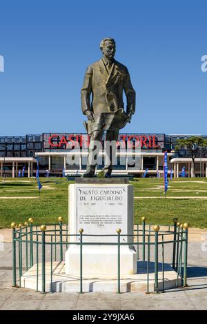 Estoril ist eine Stadt in der Zivilpfarrei Cascais an der portugiesischen Riviera, einem ehemaligen Ferienort, der dem Luxustourismus gewidmet ist und ein berühmtes Casino in Portugal hat Stockfoto