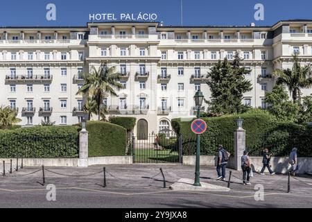 Estoril ist eine Stadt in der Zivilpfarrei Cascais an der portugiesischen Riviera, einem ehemaligen Ferienort, der dem Luxustourismus gewidmet ist und ein berühmtes Casino in Portugal hat Stockfoto