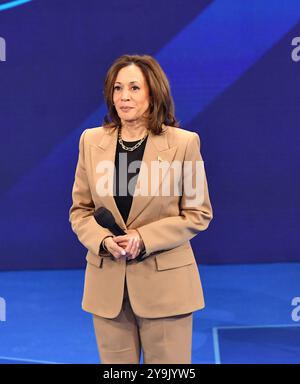 Las Vegas, USA. Oktober 2024. Vizepräsidentin und Kandidat der Demokratischen Partei für Präsident Kamala Harris nimmt am 10. Oktober 2024 in Las Vegas, Nevada, an der Noticias Univision - Destino 2024 Town Hall im Cox Pavilion der UNLV Teil. Foto: Casey Flanigan/imageSPACE Credit: Imagespace/Alamy Live News Stockfoto