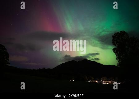 10. Oktober 2024, Schottland, der Dukes Pass, Ben Venue Aurora Borealis, vom 10. Bis 11. oktober 2024 traf die aurora schottland mit mehreren Regenbogenfarben Stockfoto