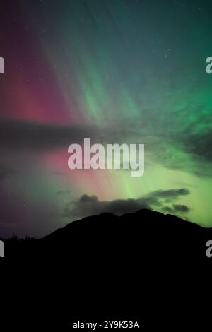 10. Oktober 2024, Schottland, der Dukes Pass, Ben Venue Aurora Borealis, vom 10. Bis 11. oktober 2024 traf die aurora schottland mit mehreren Regenbogenfarben Stockfoto