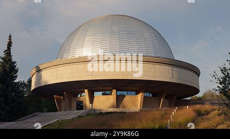 Astronomisches Observatoriumsgebäude, Schlesisches Planetarium in Chorzow Polen. Stockfoto