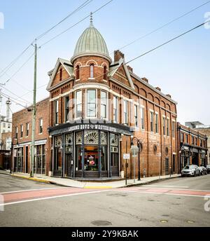 Knoxville, TN, USA – September 17, 2024: Das Lonesome Dove Western Bistro in Jackson und Central in der Altstadt. Stockfoto