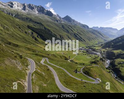 James Bond Goldfinger Kurve Aussichtspunkt am Furka Pass. Szenen für den James-Bond-Film Goldfinger wurden auf der gewundenen Bergstraße in 1964 ag gedreht Stockfoto