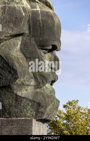 Karl-Marx-Denkmal, 40 Tonnen schwere Skulptur, bekanntestes Wahrzeichen der Stadt Chemnitz, Sachsen, Deutschland, Europa Stockfoto