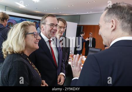 Bundesverkehrsminister Volker Wissing (R) im Gespräch mit Bundesministerin für wirtschaftliche Zusammenarbeit und Entwicklung Svenja Schulze, Federa Stockfoto