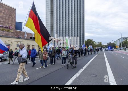 Chemnitz steht auf. protestmarsch rechtsextremer politischer Gruppen durch das Stadtzentrum. Chemnitz, Sachsen, Deutschland, Europa Stockfoto