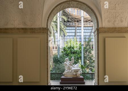 Die Wassermutter, Marmorskulptur von Kai Nielsen, Palm Garden, NY Carlsberg Glyptotek oder New Carlsberg Glyptothek, Kunstmuseum für Skulptur und Malerei Stockfoto