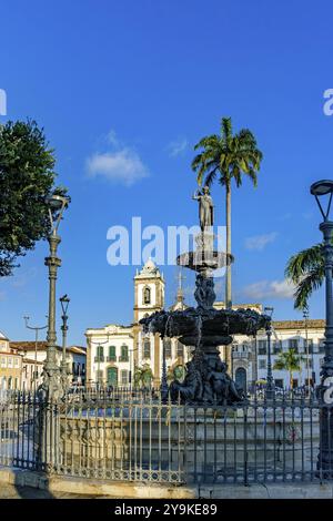 Pelourinho-Platz mit Brunnen, Kirchen und historischen Gebäuden in der Stadt Salvador in Bahia, Salvador, Bahia, Brasilien, Südamerika Stockfoto