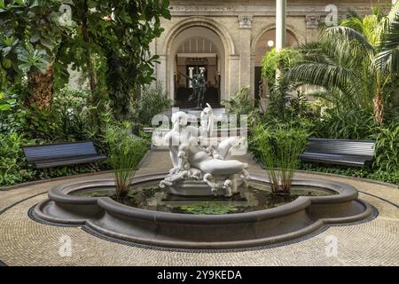 Die Wassermutter, Marmorskulptur von Kai Nielsen, Palm Garden, NY Carlsberg Glyptotek oder New Carlsberg Glyptothek, Kunstmuseum für Skulptur und Malerei Stockfoto