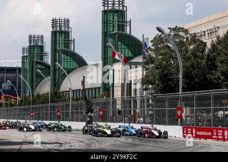 Der Fahrer DER NTT INDYCAR-SERIE (Personen) reist während eines Trainings für den Ontario Honda Dealers Indy Toronto in den Straßen von Tor durch die Kurven Stockfoto