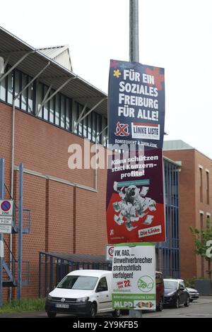 Die Wahlplakate sind derzeit das Bild am Straßenrand, wie hier in Freiburg/Breisgau Themenbild, Europawahlen und Kommunalwahlen Stockfoto